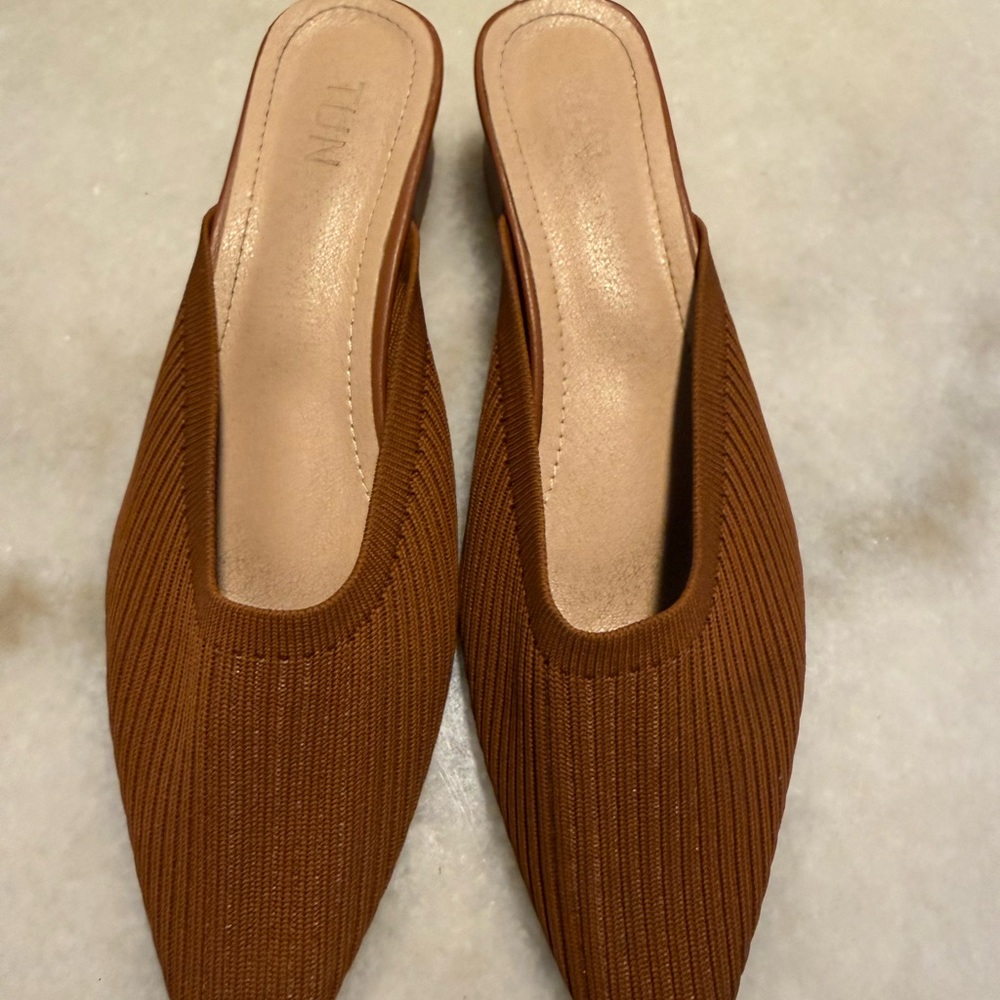 TIJN Brown Pointed Knit Mule Flats